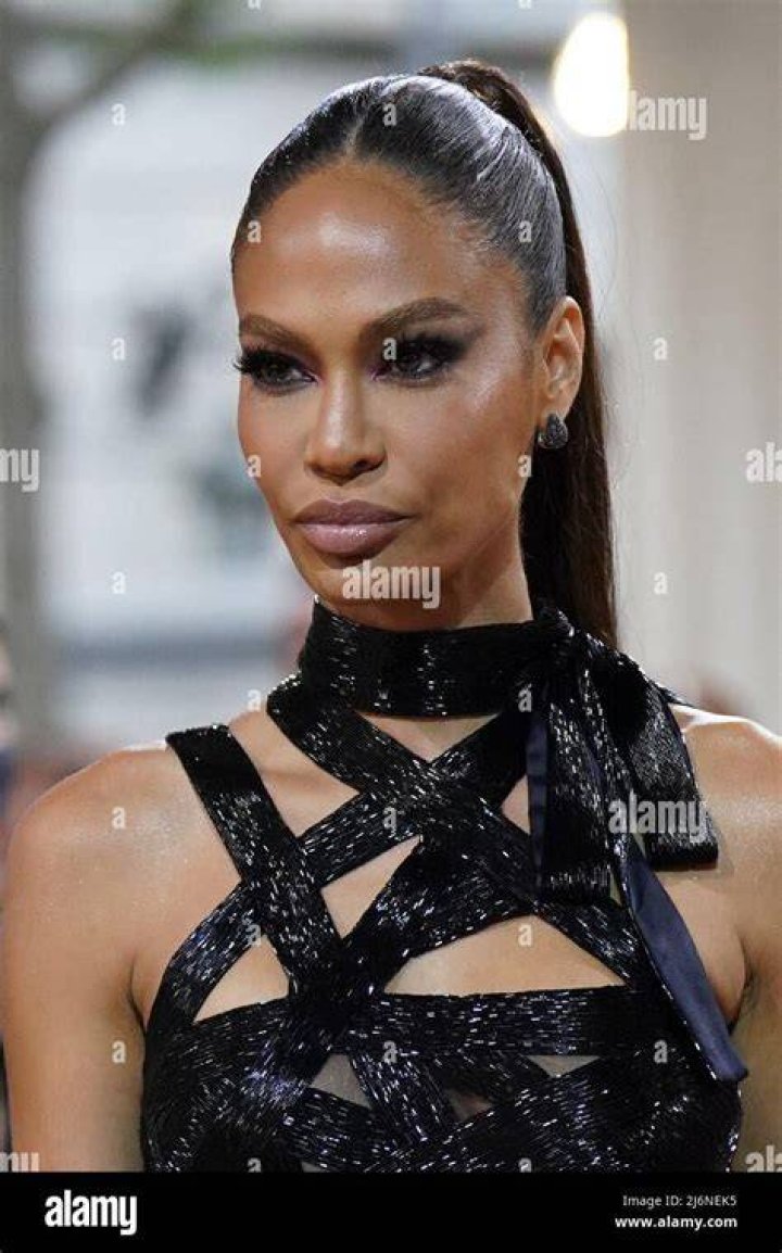Joan Smalls photo 2