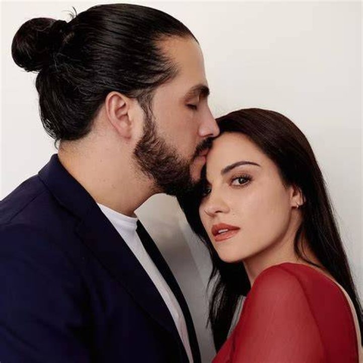 Maite Perroni relationship 